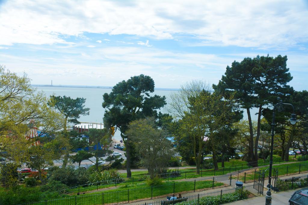Pier View Self Catering Luxury Apartments Саутенд-он-Си Экстерьер фото